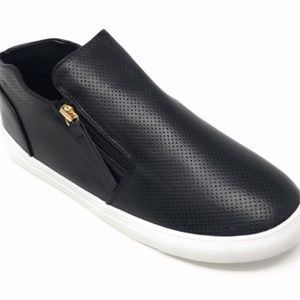 woman foreveryoung fashion sneakers